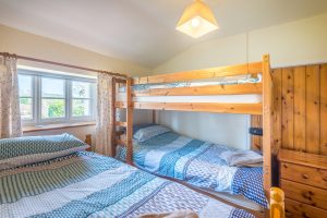 Bedroom 4 (single+bunks)